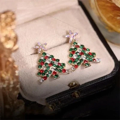 Pendientes colgantes redondos de árbol de Navidad enchapados en oro blanco de 14 k con diamantes simulados de 2 quilates Foto 1 de 4