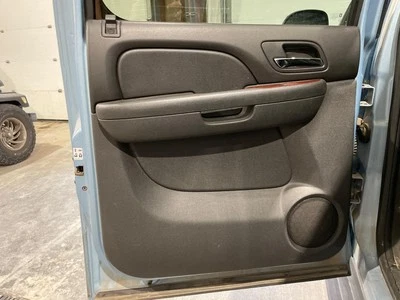 2010 - 2014 GMC Yukon XL1500 Driver LH Left Black-19I Rear Door Trim Panel - Imagem 1 de 4