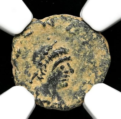 IMPERIO ROMANO. Zeno, AD 474-491. Æ4, monograma, NGC VF Foto 1 de 4