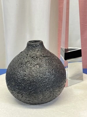 复古 MCM 小号圆形黑色熔岩釉芽花瓶 — 第 1/3 张图片