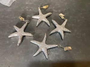 Set di 4 Clip per Tovaglia Fienile Ceramica Colore Argento Starfish - Foto 1 di 3