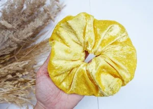 XXL Scrunchie Sonnengelb Pannesamt - Bild 1 von 4