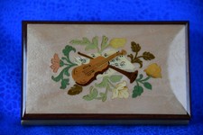 Vintage Notturno Inarsio Inlaid Working Wood Music Box depicting Violin (1Gb893)