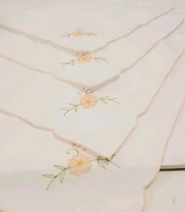 4 Vtg Pink Trimmed Floral Embroidered White Kitchen Napkins - Picture 1 of 7