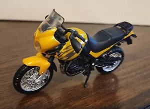 TRIUMPH TIGER 900 BIKE 1:18 MAISTO - Picture 1 of 2