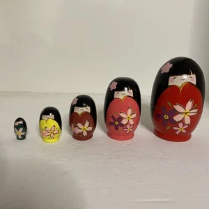 Japanische Kokeshi Volkskunst verschachtelte Puppen insgesamt 5 handbemalt Holz Weltmarkt - Bild 1 von 8