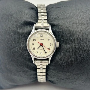 Vintage Timex Silver Tone Women’s Watch Working New Battery - Picture 1 of 8