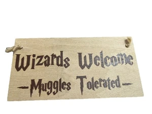 Harry Potter Style Wooden Plaque - Wizards Welcome - Door Sign - Picture 1 of 1