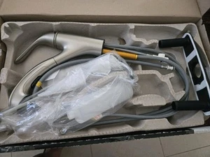 Moen Single-Handle Pull Out Kitchen Faucet Stainless - Picture 1 of 5