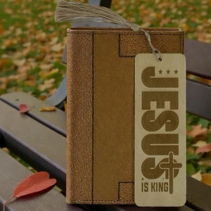 Jesus Is King Wooden Bookmark with Tassel Christian Laser Engraved, Bible, Gift - Imagen 1 de 6