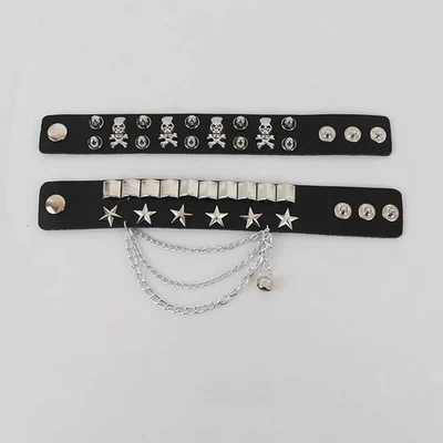 Nuevo en Paquete Pulseras Punk Tachonadas PU, Diseños de Estrellas y Calaveras Foto 1 de 3