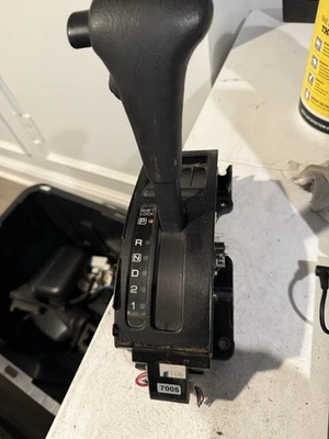 Conjunto de palanca de cambios de piso automático Nissan Frontier 2001-2004 OEM Foto 1 de 4