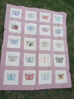 Fantastic New England ANTIQUE APPLIQUE GIRL'S PATCHWORK QUILT, Butterflies c1930 - Imagem 1 de 4