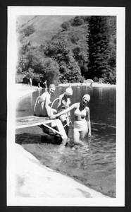 EN2 Vintage 1940's Young Women Bathing Suits Swimming Caps At The Lake - Picture 1 of 1