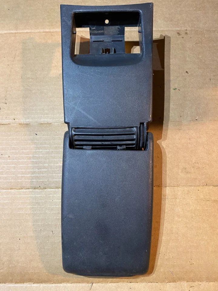 Funda consola Saab 900 1994-98 y 9-3 1999-2002.   Sin cenicero. Foto 1 de 4