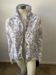 New Balance Women’ Size L Windbreaker Gray Camouflage Running hooded Jacket NWOT - Picture 1 of 7
