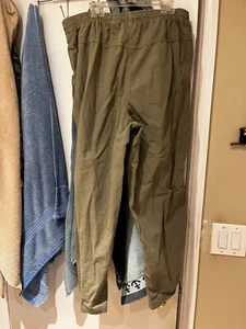 ERIKA & CO - Ladies Capri/Crop Pant - Olive Drab - Pre-owned - Size Medium - Picture 1 of 6