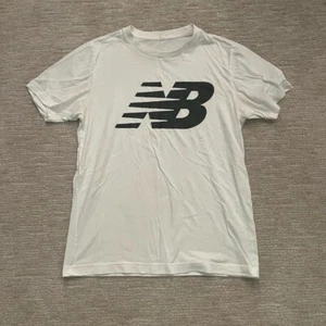 NEW BALANCE logo T Shirt M - Picture 1 of 3