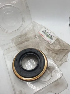 Toyota Hilux Differential Type T Oil Seal 9031147037 9031147038 New OEM Part - Imagen 1 de 6