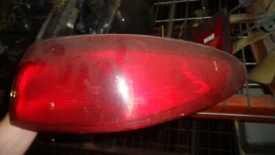 1997 - 1998 MERMERCURY TRACER 4 ДВЕРИ ПРАВАЯ ЧЕТВЕРТЬ УСТАНОВЛЕННЫЙ ЗАДНИЙ ФОНАРЬ  - Изображение 1 из 3