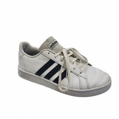 Sapatos Adidas Kids Grand Court tamanho 4 branco preto bom estado - Imagem 1 de 4