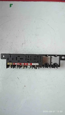 AUDI A6 Avant 4B5, C5 8L94182A 896083000 Scatola Fusibili 2.50 Diesel 11535462 - Immagine 1 di 3