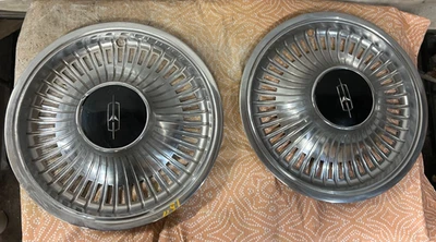 Oldsmobile Cutlass Omega 1974-1979 15" tapacubos cubiertas de rueda 2 tapacubos OEM FX1 Foto 1 de 4