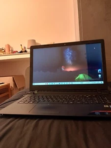 Laptop nero edizione: Windows 10 Home, versione: 22H2, ottime condizioni  - Afbeelding 1 van 5