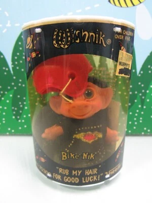 1982 BIKE-NIK (#2) - 3" BUENA SUERTE WISHNIK UNEEDA Muñeca Troll - NUEVA EN CONTENEDOR Foto 1 de 4