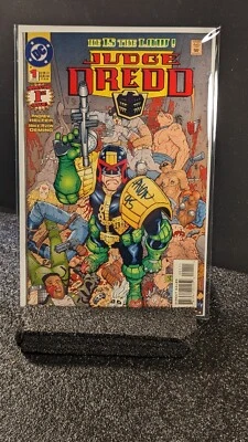 Judge Dreed #1 1994 DC Comics firmado por Mike Avon Oeming casi nuevo/mo copia Foto 1 de 4