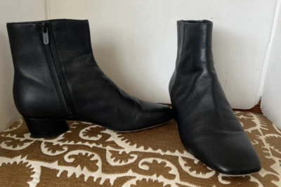 VINCE Rockville Bootie Sz 37 7 Shoes Black Leather Pull On Zip Ankle Boots - Imagem 1 de 4
