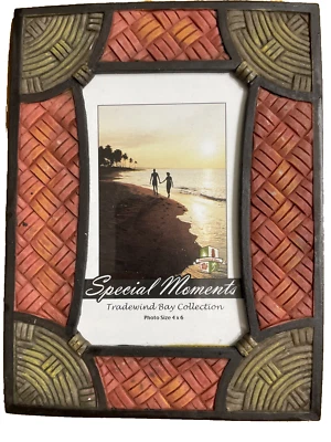 Marco de fotos con patrón tejido de resina de 8 pulgadas x 6 pulgadas patrón tejido en relieve rojo verde Foto 1 de 4