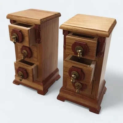 Miniatura Fantástica Miniatura Fina 1981 2 Roble Victoriano Nogal Junto al Cofre 1:12 Foto 1 de 4