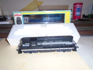 ATLAS / KATO #8242 EMD GP-7 DIESEL LOCOMOTIVE-NEW YORK CENTRAL #5709 HO - Picture 1 of 6