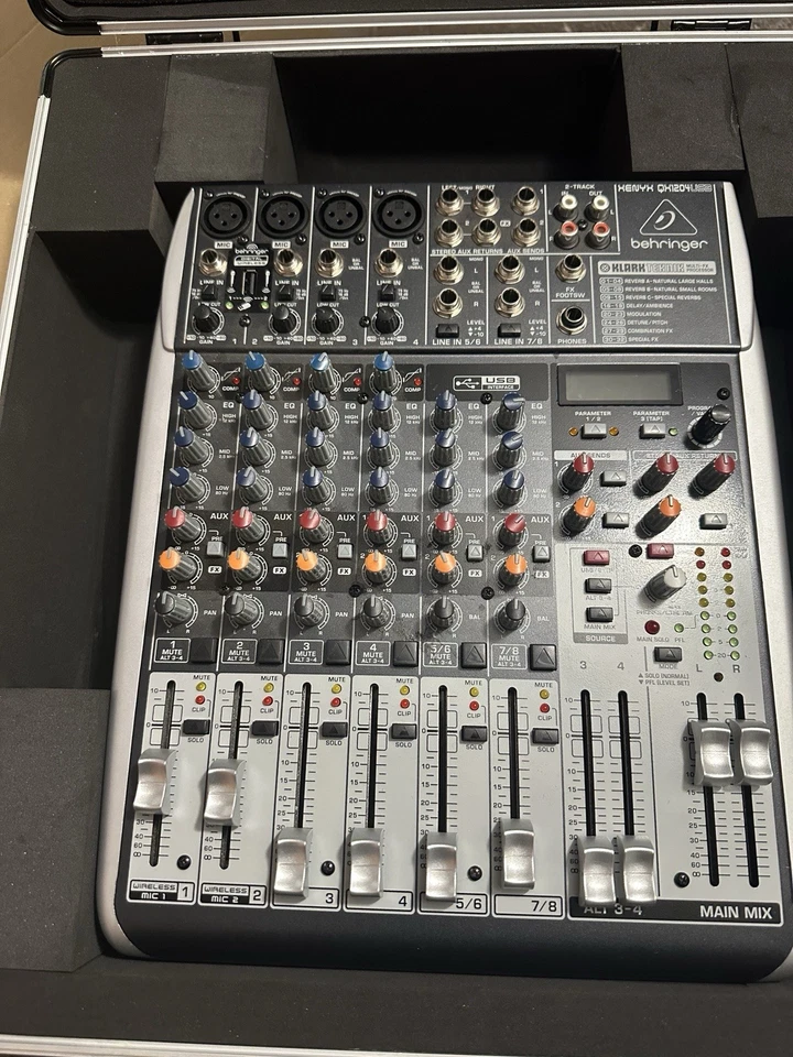Behringer XENYX X1204USB - 12-Kanal Analogmixer, 2 Jahre Garantie +  flight case - Bild 1 von 4