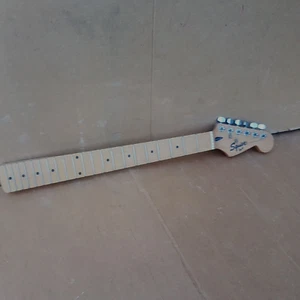 90's SQUIER by FENDER STRATOCASTER NECK & TUNERS - NICE MAPLE GRAIN ON BACK - Picture 1 of 12