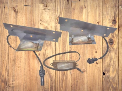 License Plate Light Assembly  F2TB OEM  1992 93 94 96 1997 F150 F250 F350 Bronco - Image 1 of 4