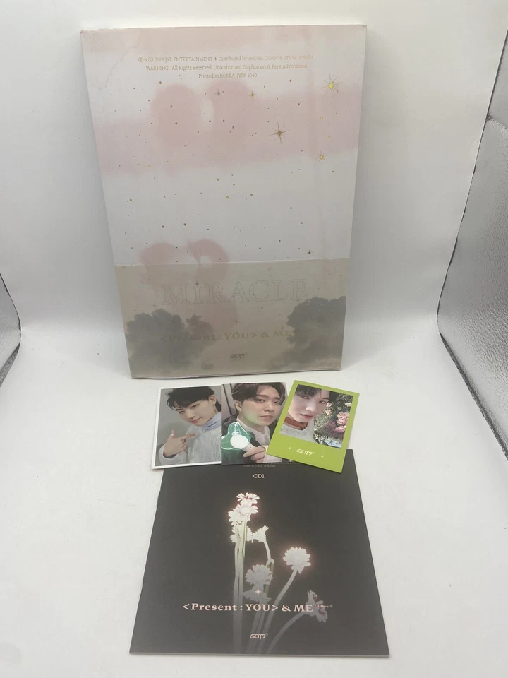 Mini álbum GOT7 Miracle Presents You And Me con tarjetas fotográficas y folleto Foto 1 de 4