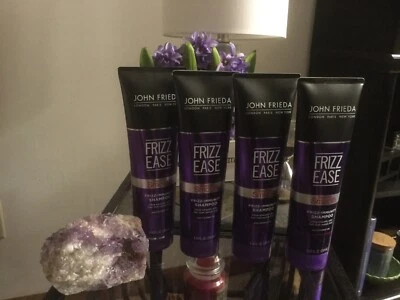 JOHN FRIEDA CHAMPÚ FRIZZ EASY BEYOND SMOOTH LOTE DE (4) 8,45 OZ EA W ACEITE DE COCO Foto 1 de 4