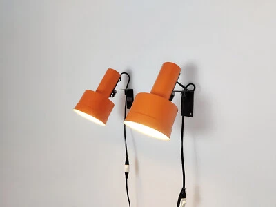 Par de lámparas de pared naranjas años 70, diseño sueco industrial vintage, escandinavo Foto 1 de 4
