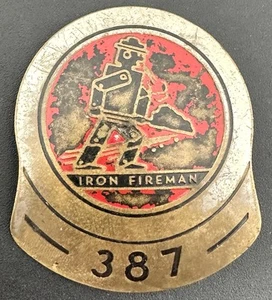 Insignia de metal de colección Iron Fireman Employee 387 robot fogón de carbón pintura original - Imagen 1 de 12