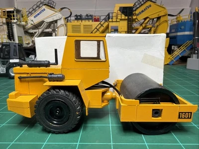 Conrad Vibromax W 1601 Roller 1:35 Scale Diecast Model 2700 ZZ3574 - Image 1 of 4