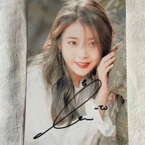 IU Autogramm Fotos Unterschrift Treue Geschenke 6 Zoll IU 李知恩 Unterschrift Foto - Bild 1 von 1
