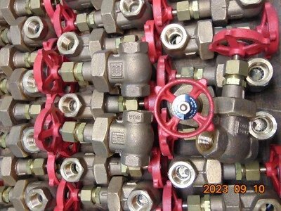 (1) Milwaukee Valve 1176 1/2" Gate Valve 200 SWP 400 WOG 1/2 In. Threaded BRONZE - Image 1 of 2