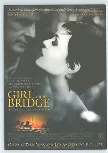Cartolina Ragazza sul ponte pubblicità film c1990s - Foto 1 di 2