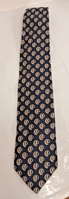 Corbata Givenchy de colección rara mezcla de seda azul con cabezas indias plateadas 59,5 x 3 5/8" Foto 1 de 4