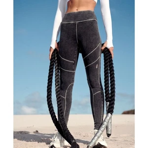 FREE PEOPLE New Flow Leggings Lavato Nero Lavaggio Acido XS - Foto 1 di 10