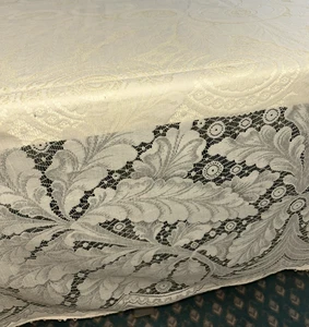 Vintage Beige Lace Tablecloth & Picot Edge Beautiful Pattern 72” x 94” - Picture 1 of 7