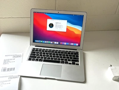 Apple Macbook Air (7,2)  13" Intel Core i5 1.6 GHz, 8 GB, 128 GB Flash Drive - Image 1 of 4