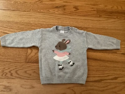 Suéter Pullover H&M Niña Talla 12M Gris LS Algodón con Conejito Patinaje sobre Hielo Foto 1 de 4